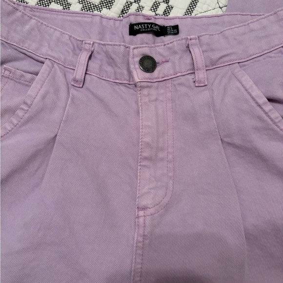 Nasty Gal pleated front High-Waisted taper jeans 4 - Picture 6 of 9